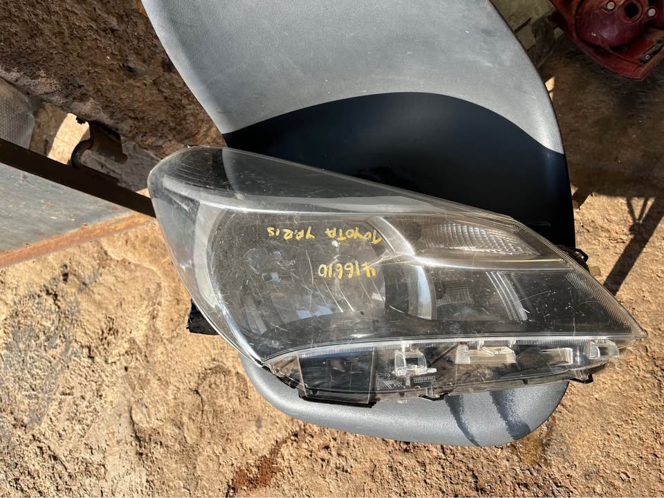 Toyota Yaris Headlight - Private Seller Toyota Yaris Headlight - Private Seller