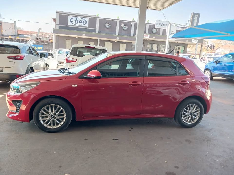 2023 KIA RIO TEC 1.2 HATCHBACK  Transmission: Manual  Mileage: 28000km  Fueltype: Petrol  Maroon