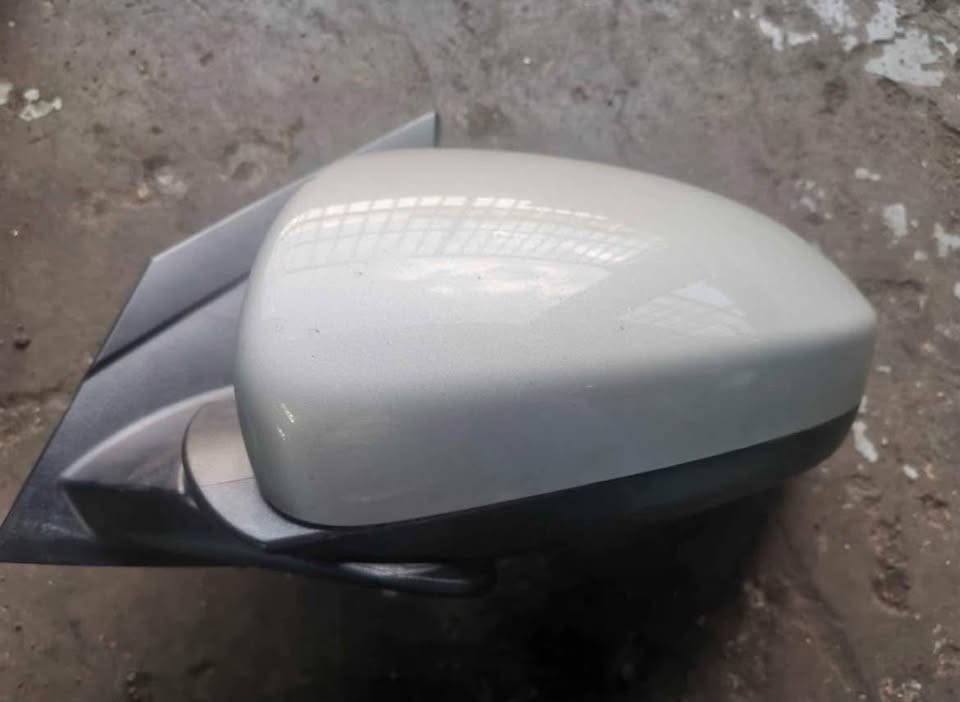 Hyundai Tucson left side mirror - Private Seller