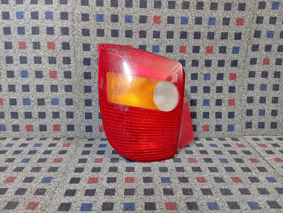 FIAT PALIO LEFT TAIL LIGHT - Private Seller FIAT PALIO LEFT TAIL LIGHT - Private Seller