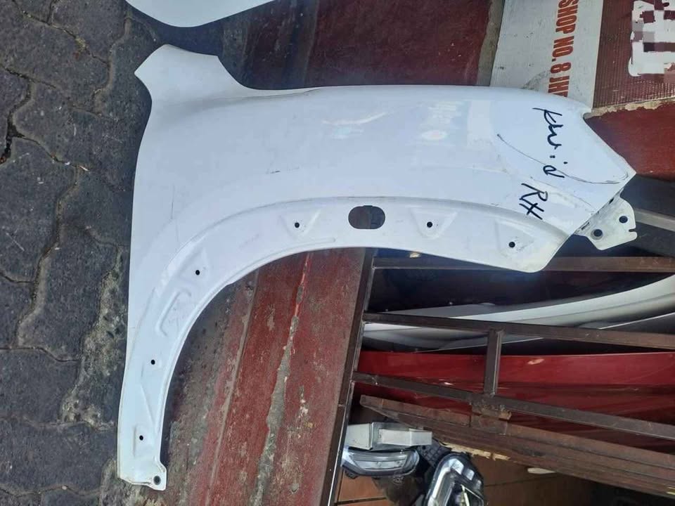 Renault Kwid Fender Rightside. - Private Seller Renault Kwid Fender Rightside. - Private Seller