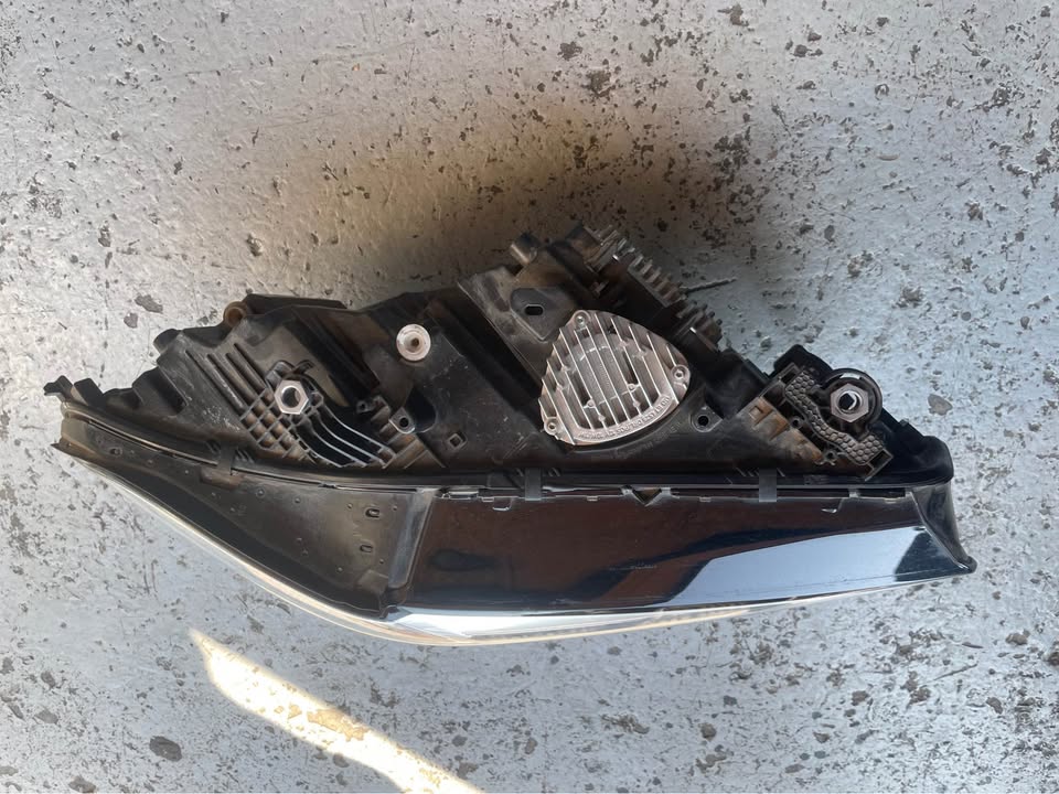 BMW G05 headlight RHS