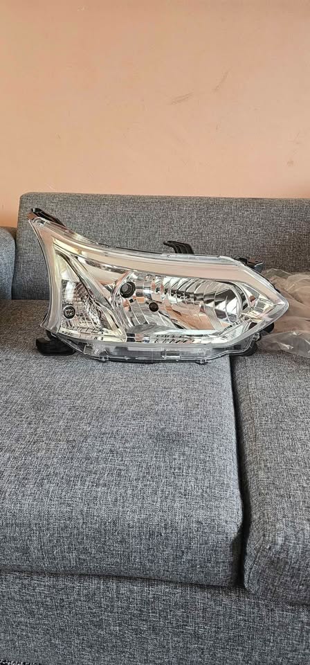 Toyota Avanza Right Headlight - Private Seller Toyota Avanza Right Headlight - Private Seller