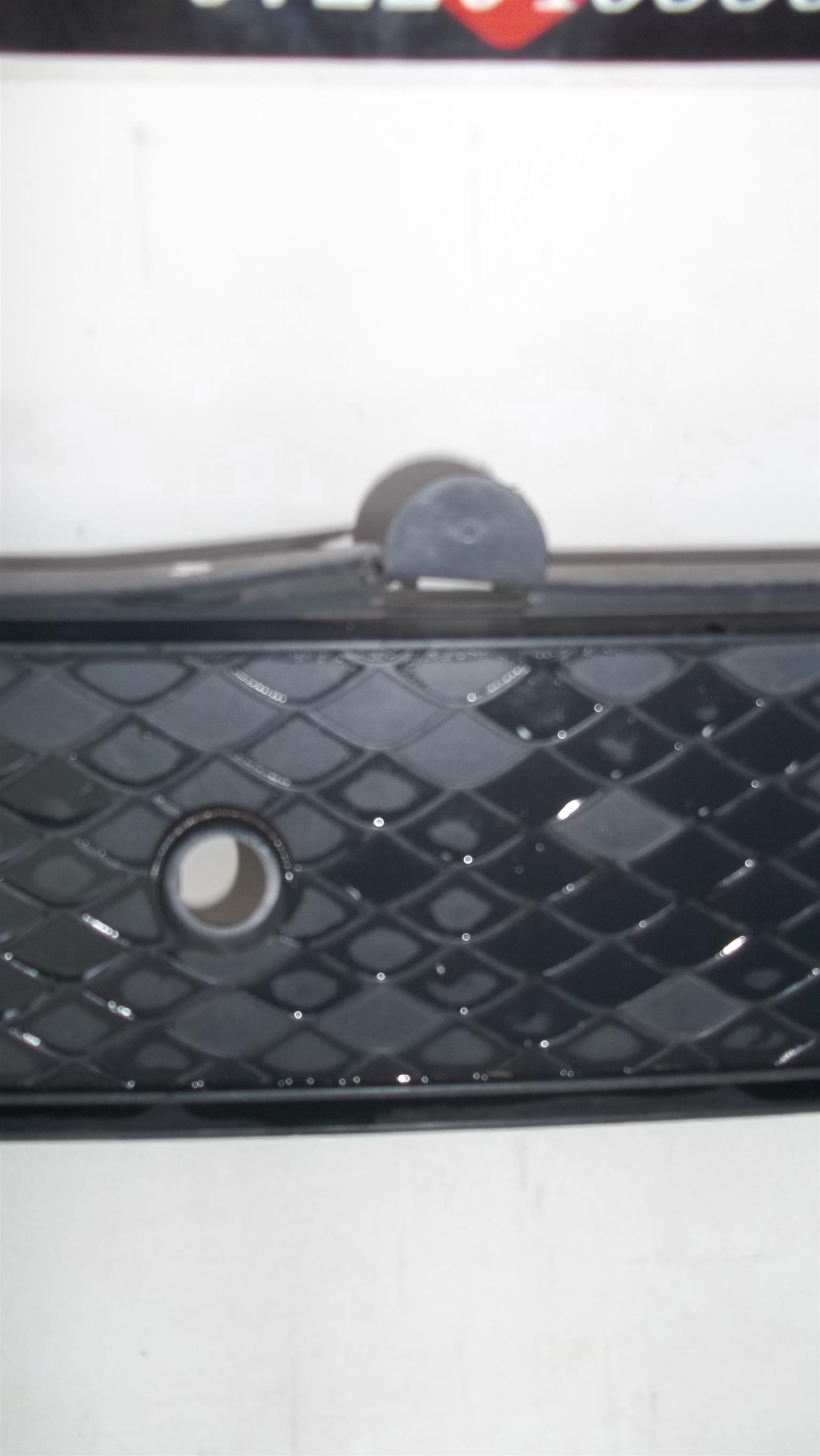Nissan front bumper grille - Private Seller Nissan front bumper grille - Private Seller