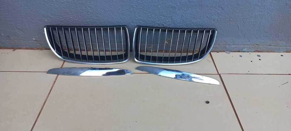 BMW E90 FRONT GRILLS AND UPPER HOOD LIDS - Private Seller