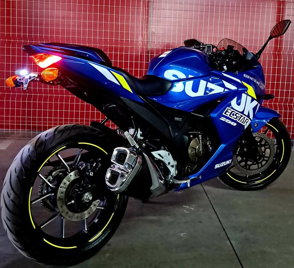 2022 SUZUKI GIXXER 250SF ABS - Private Seller 2022 SUZUKI GIXXER 250SF ABS - Private Seller
