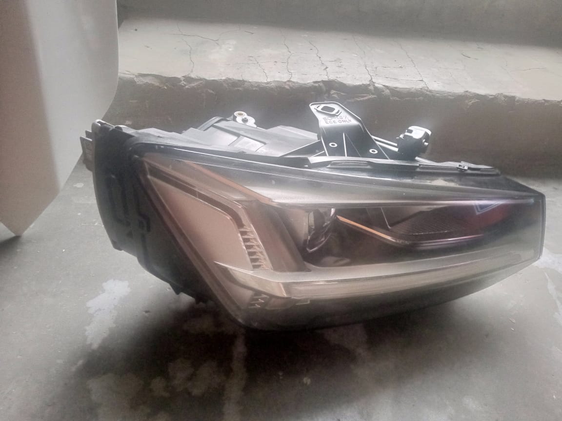 2019-2023 AUDI Q2 RIGHT SIDE COMPLETE HEADLIGHT FOR SALE - Private Seller 2019-2023 AUDI Q2 RIGHT SIDE COMPLETE HEADLIGHT FOR SALE - Private Seller
