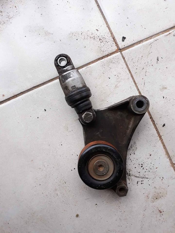 Toyota RAV4/Camry Tensioner With Pulley - Private Seller Toyota RAV4/Camry Tensioner With Pulley - Private Seller