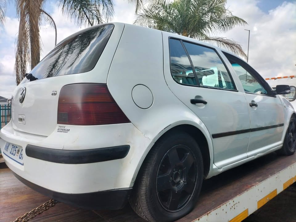 GOLF 4 1.6 STRIPPING FOR SPARES - Private Seller GOLF 4 1.6 STRIPPING FOR SPARES - Private Seller