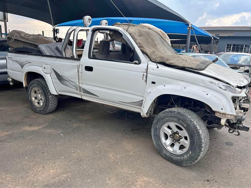 Toyota Hilux 3.0KZTE SINGLE CAB STRIPPING FOR SPARES - Private Seller