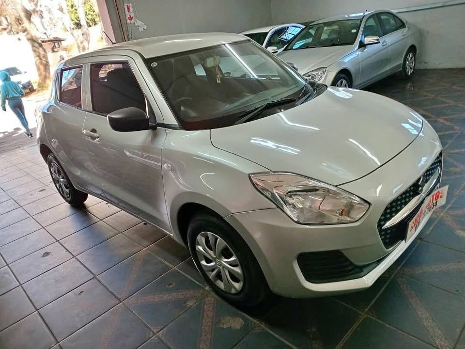 Suzuki swift 1.2 manual hatchback  2024 10000km Silver