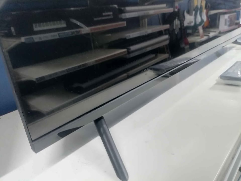 LEXUCO 43" NON SMART TV