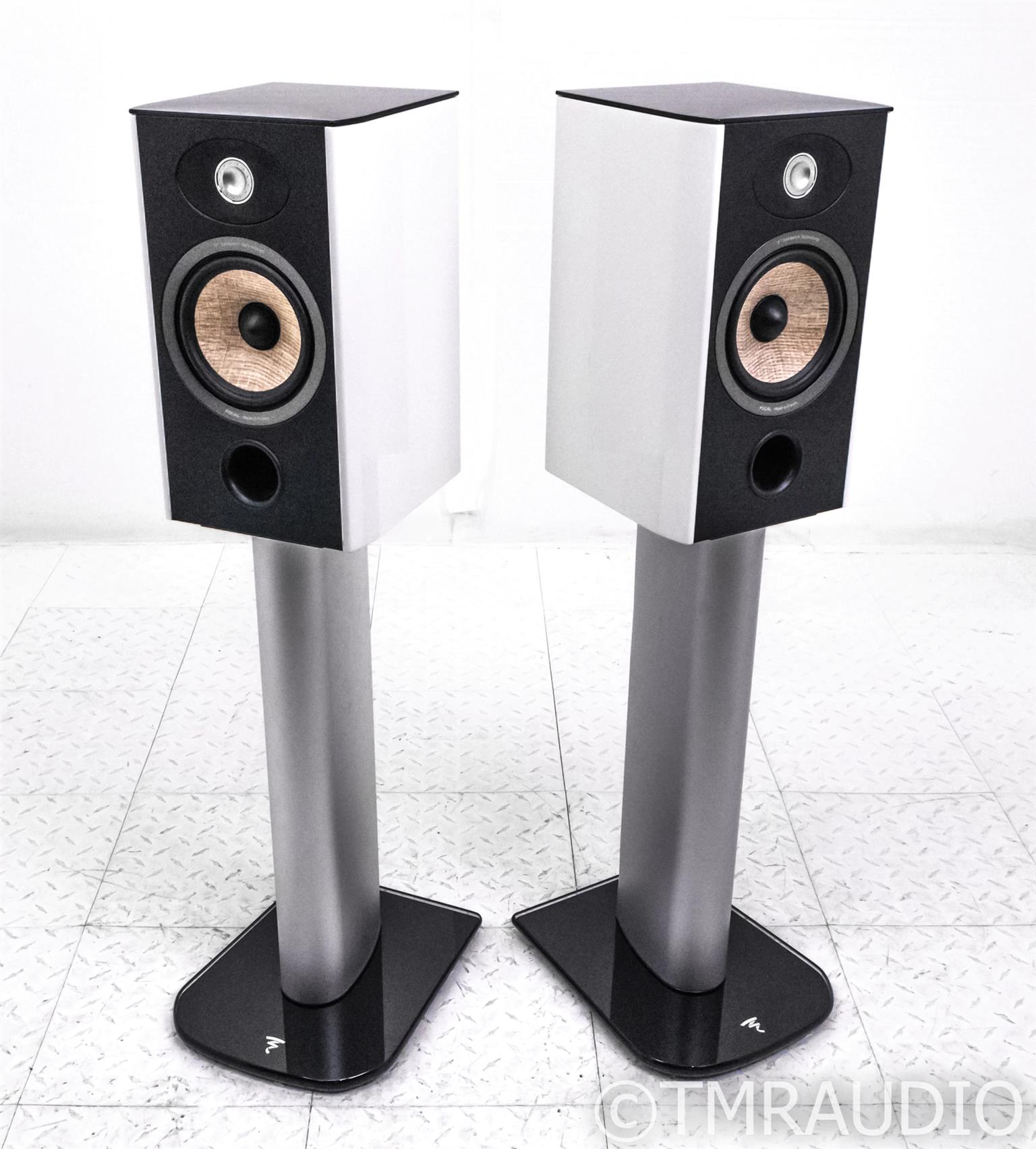 focal aria 906 stands