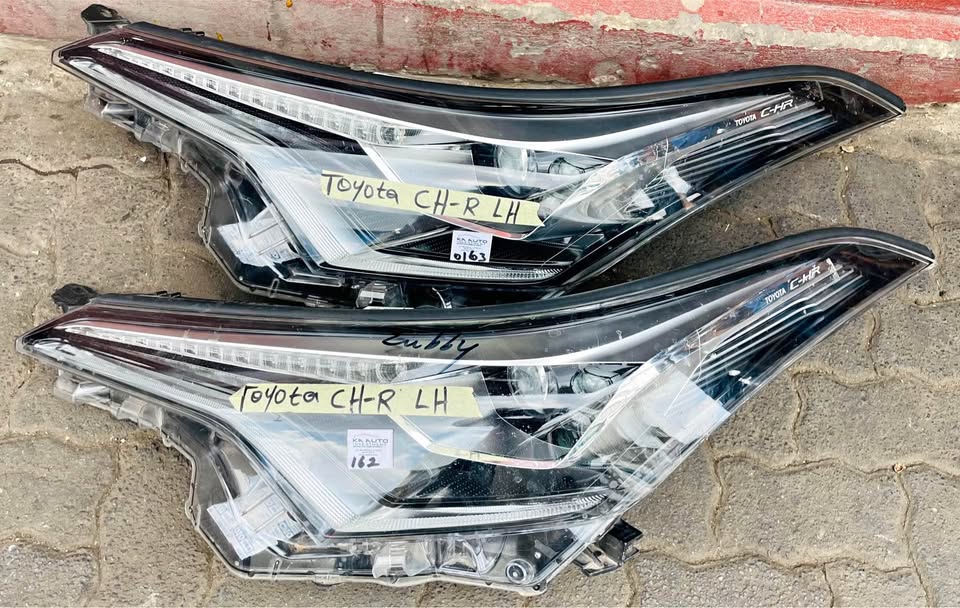 Toyota C-HR FULL LED HEADLIGHTS - Private Seller Toyota C-HR FULL LED HEADLIGHTS - Private Seller