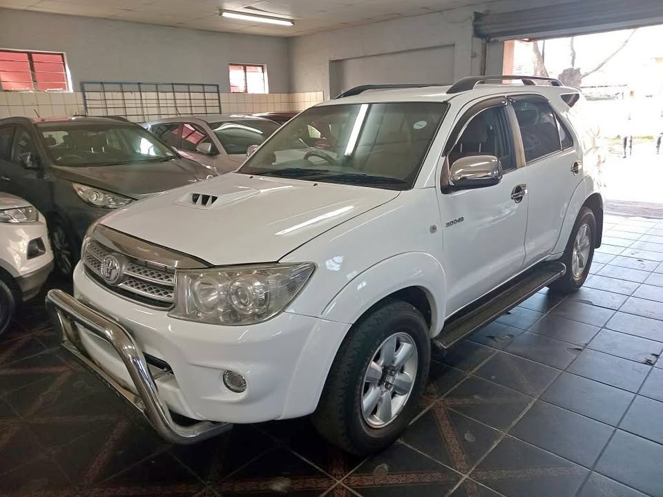 2011 Toyota Fortuner 3.0 D-4D 4×4 MAUNAL 105000km