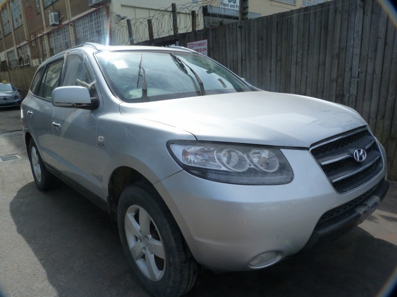 Hyundai Santa Fe R2.2 CRDi GLS 4X4 AT Silver - 2010 STRIPPING FOR SPARES - Private Seller Hyundai Santa Fe R2.2 CRDi GLS 4X4 AT Silver - 2010 STRIPPING FOR SPARES - Private Seller