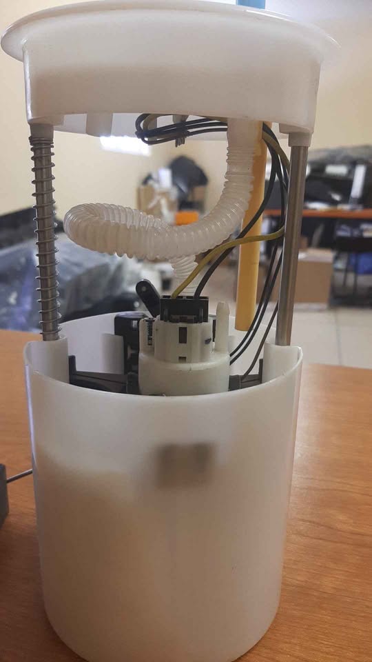 POLO VIVO FUEL PUMP. SECOND HAND. FOR VARIOUS OTHER CARS TOO