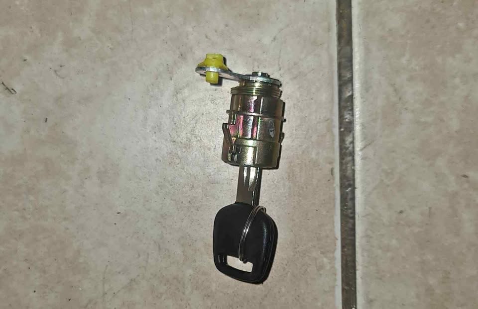 Toyota EE90/AE92 /TAZZ barrel +key F.D - Private Seller Toyota EE90/AE92 /TAZZ barrel +key F.D - Private Seller