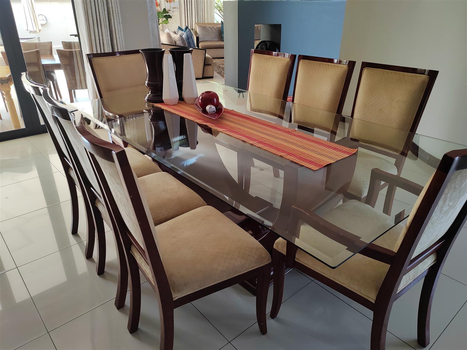 Solidwood 8 seater Dining room suite, immaculate condition. Junk Mail