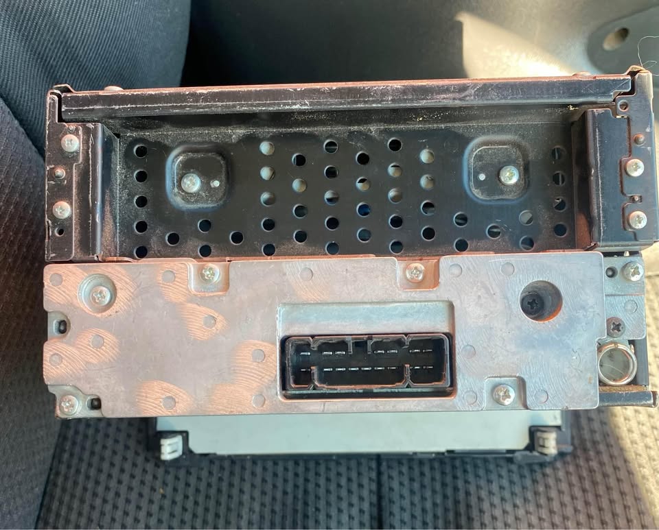 2018 - Isuzu D-max CD Player Radio Stereo Mp3, usb,aux - Private Seller 2018 - Isuzu D-max CD Player Radio Stereo Mp3, usb,aux - Private Seller