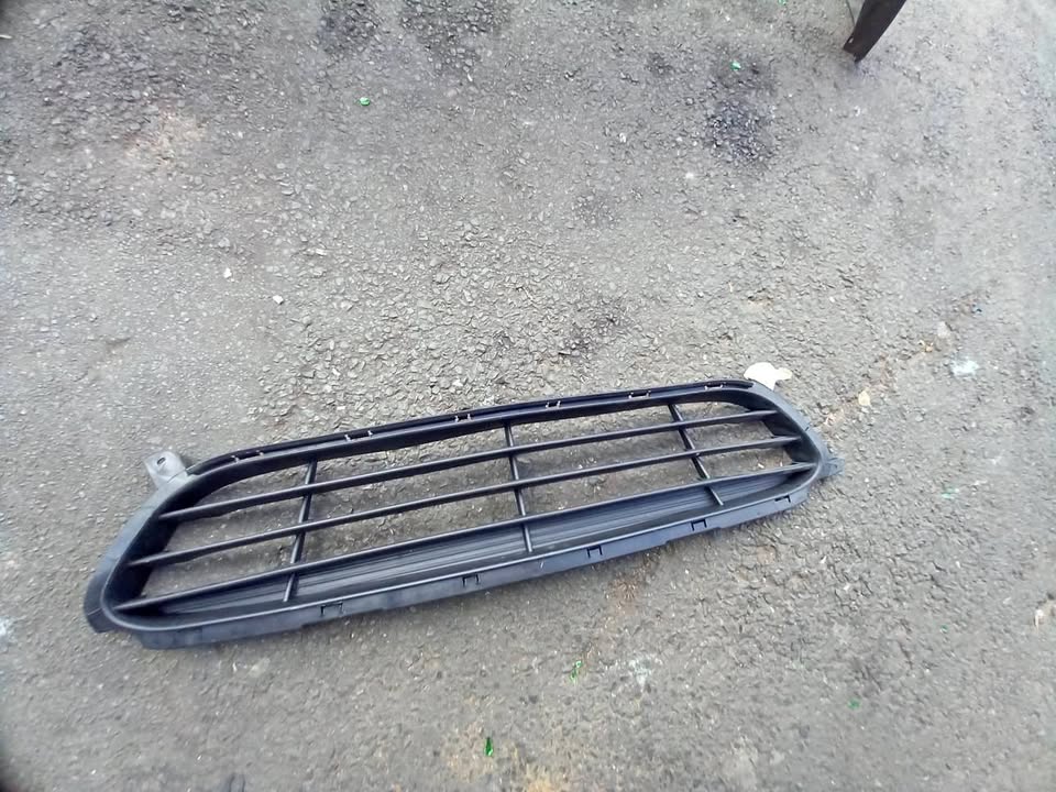 Hyundai Accent Front Bumper Lower Grille - Private Seller Hyundai Accent Front Bumper Lower Grille - Private Seller