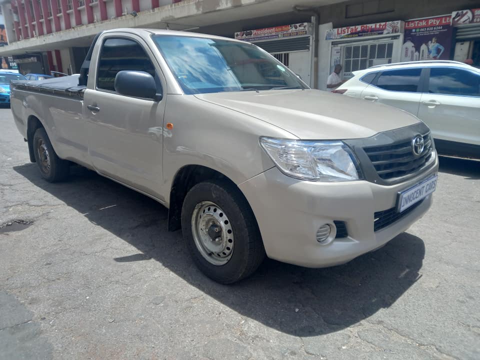 2013 TOYOTA HILUX 2.0 PETROL, LOW RIDER. BEIG COLOUR, MILEAGE