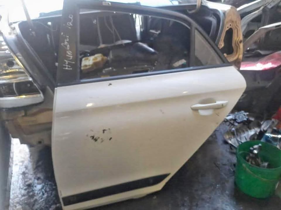 HYUNDAI i20 GRAND LEFT BACK DOOR AVAILABLE HYUNDAI i20 GRAND LEFT BACK DOOR AVAILABLE