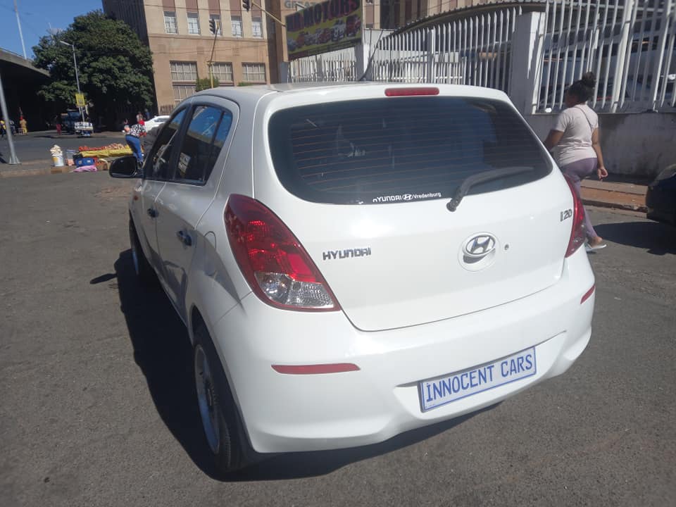2015 HYUNDAI i20 1.2 PETROL, MANUAL TRANSMISSION, WHITE COLOUR
