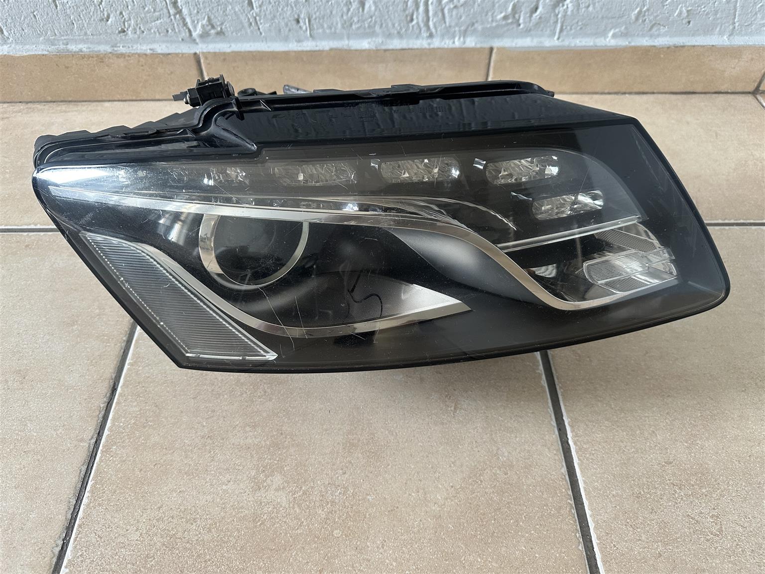 Audi Q5 Zenon Headlight - Private Seller Audi Q5 Zenon Headlight - Private Seller