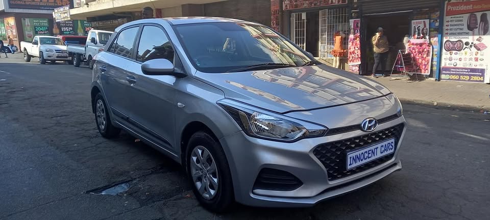 USED 2020 HYUNDAI i20 1.2 Elite Sportz, AUTOMATIC, SILVER COLOUR