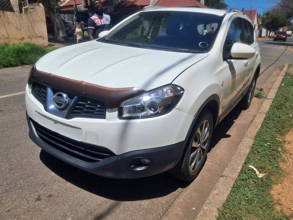 Nissan Qashqai 1.6 manual petrol code2 kilometers 147 000 Service history Accident free for sale