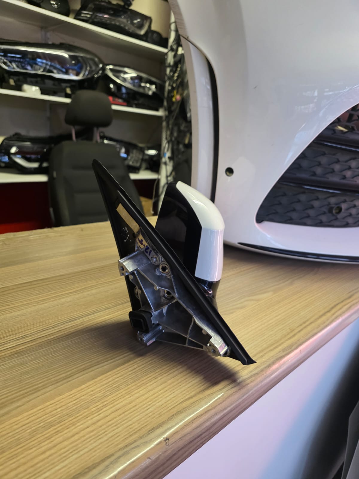 2021 BMW GO2X4 DOOR MIRROR LEFT SIDE INA PRISTINE CONDITION FOR SALE - Private Seller 2021 BMW GO2X4 DOOR MIRROR LEFT SIDE INA PRISTINE CONDITION FOR SALE - Private Seller
