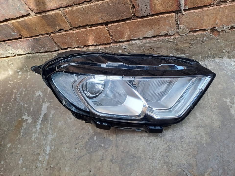 Ford Ecosport Left Side Head lights - Private Seller