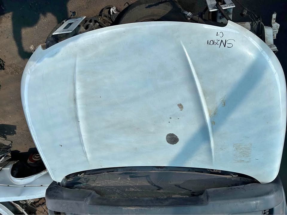 Mahindra XUV 500 Bonnet Available @Circle 7 Used Parts Call or WhatsApp - Private Seller Mahindra XUV 500 Bonnet Available @Circle 7 Used Parts Call or WhatsApp - Private Seller