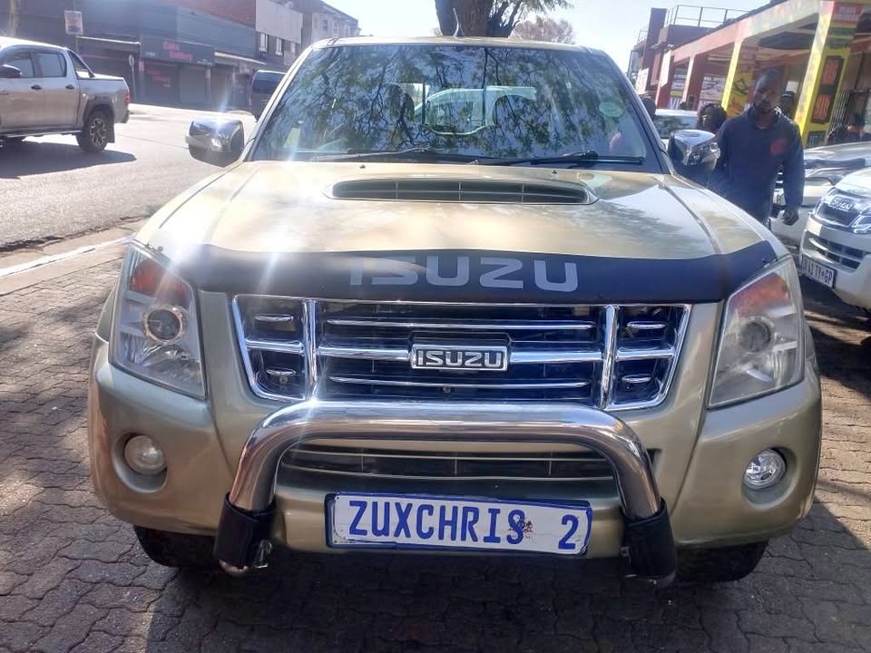 2012 ISUZU KB300 LX DTEQ DOUBLE CAB MANUAL