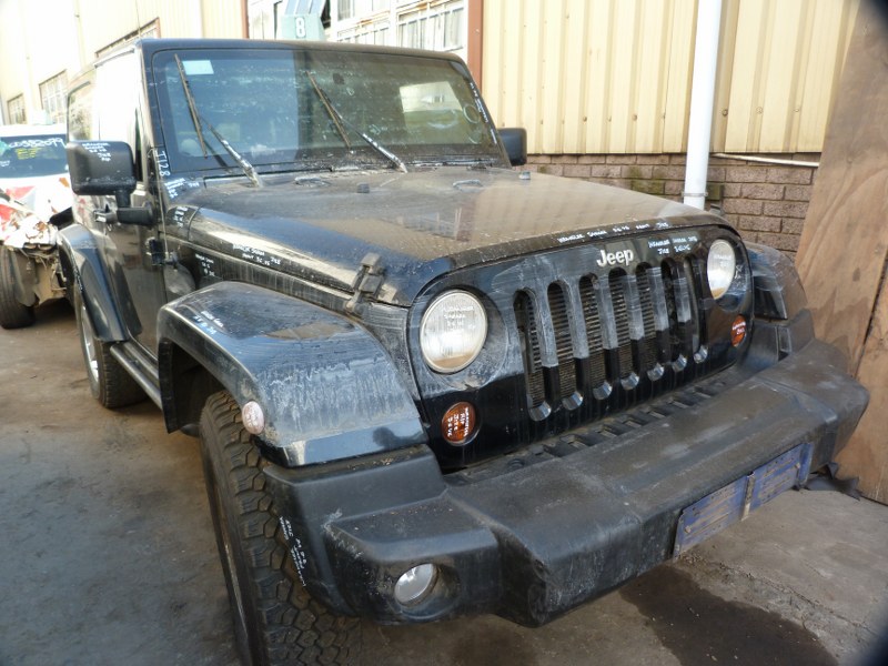 STRIPPING Jeep Wrangler Sahara 3.6L V6 AT - 2014 - Private Seller STRIPPING Jeep Wrangler Sahara 3.6L V6 AT - 2014 - Private Seller