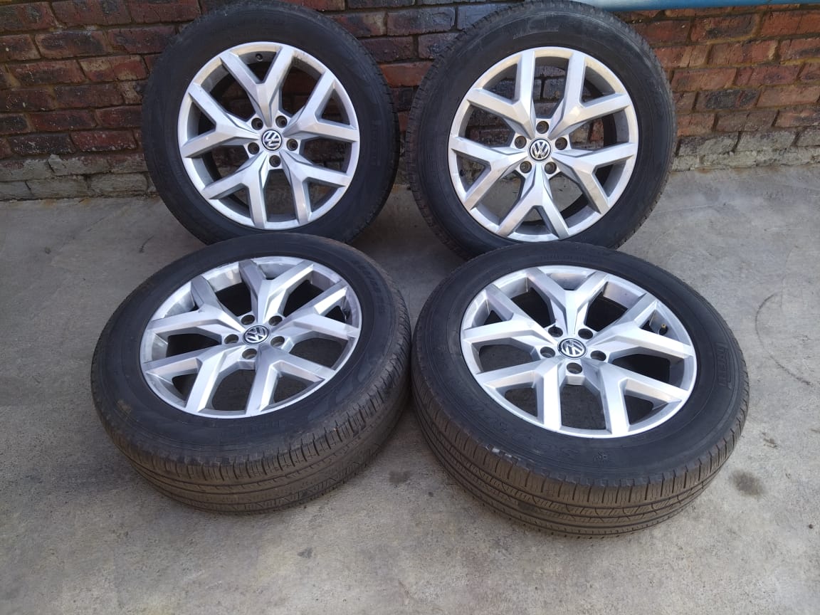 19" VW Amarok original mag with goof used 255/55/19 Pirelli tyres set for - Private Seller