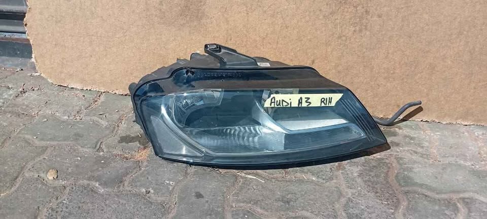 AUDI A3 (RIGHT SIDE) HEADLIGHT - Private Seller AUDI A3 (RIGHT SIDE) HEADLIGHT - Private Seller