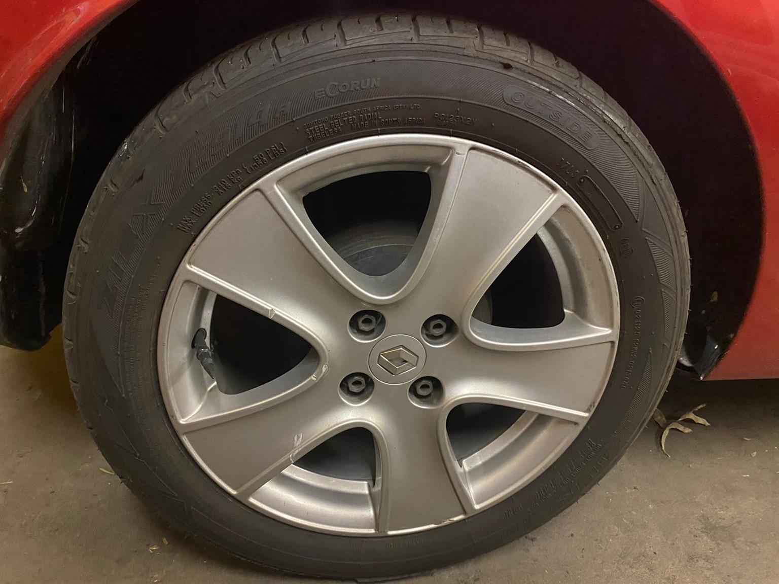 Renault mags and tyres “16” - Private Seller
