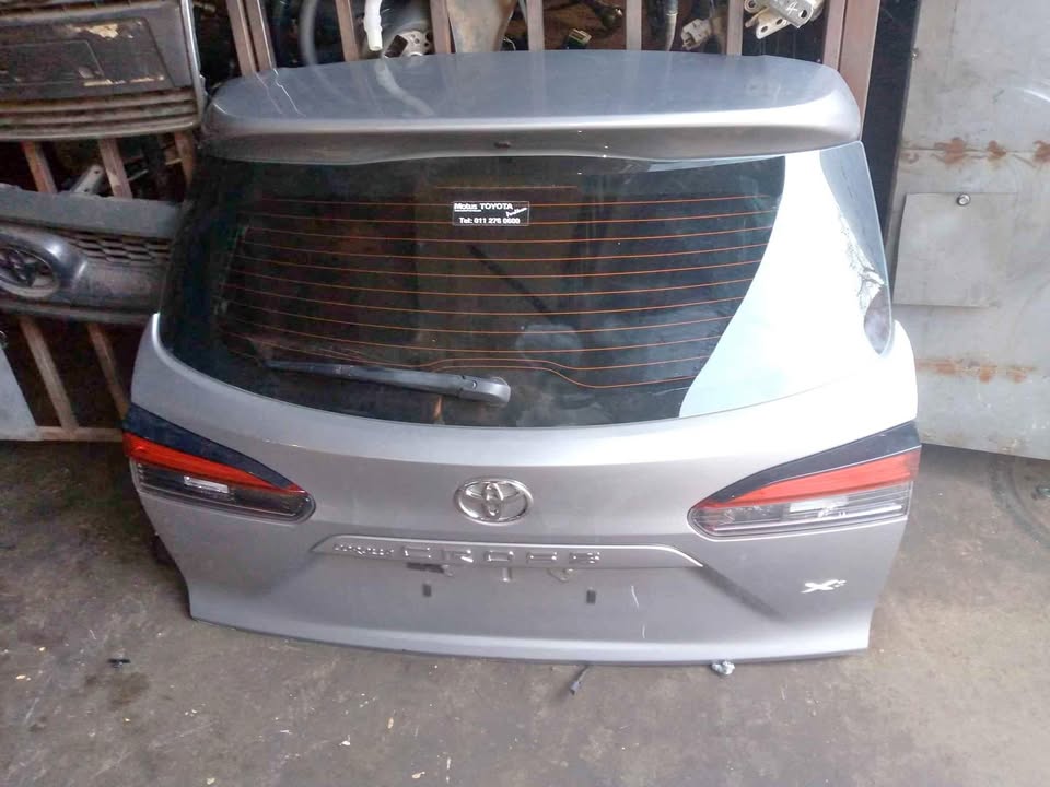 Toyota Corolla Cross complete tailgate - Private Seller Toyota Corolla Cross complete tailgate - Private Seller