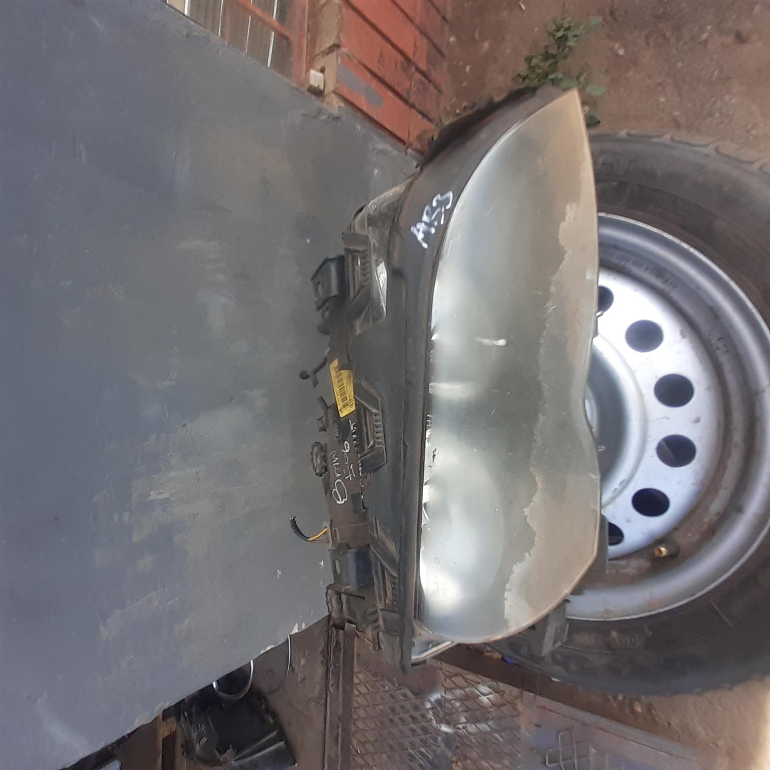BMW E46 RIGHT HEADLIGHT FOR SALE *DELIVERY AVAILABLE COUNTRY WIDE * - Private Seller BMW E46 RIGHT HEADLIGHT FOR SALE *DELIVERY AVAILABLE COUNTRY WIDE * - Private Seller