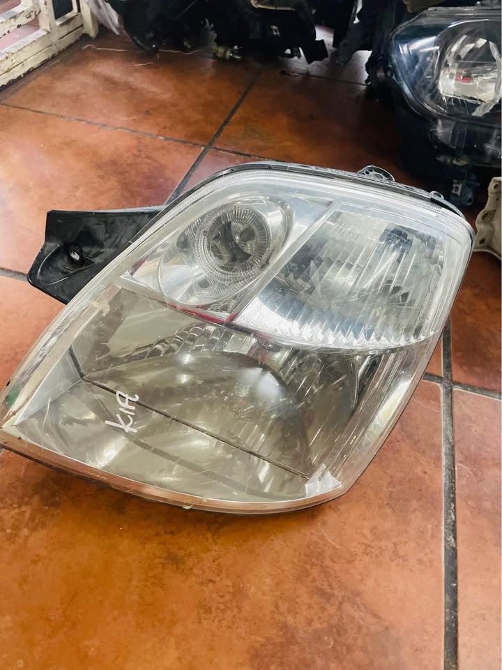 Kia Picanto headlight 2004/07 - Private Seller Kia Picanto headlight 2004/07 - Private Seller