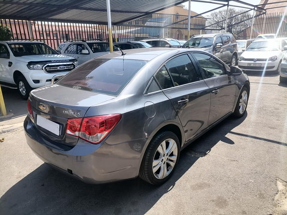 2015 Chevrolet Cruz 1.6 Leather seat and sunroof