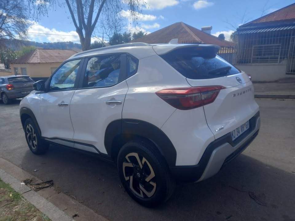 2024 Nissan MAGNITE 1.0T Petrol, Manual, White, 5000kms Reverse Camera and Sensor.