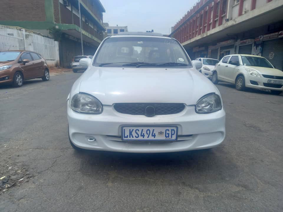 2000 OPEL CORSA 1.4 PETROL, MANUAL, WHITE COLOUR, MILEAGE 140000KMS, SUNROOF