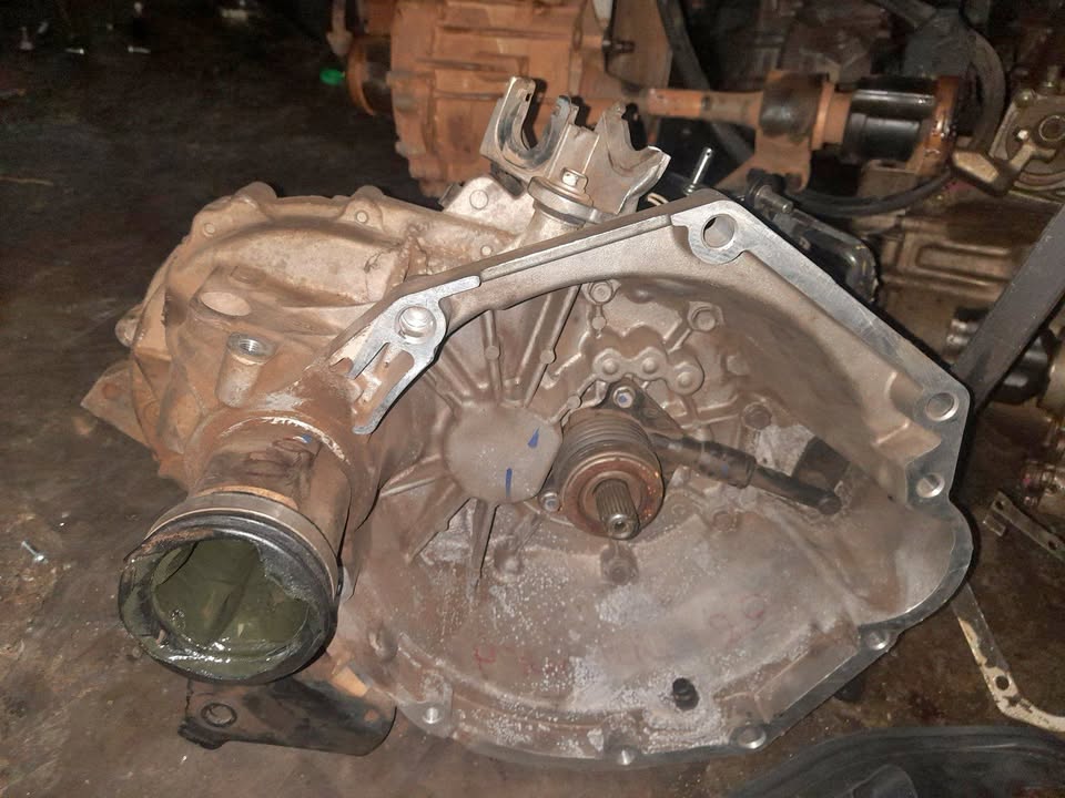 SUZUKI ETIGA GEARBOX AVAILABLE - Private Seller SUZUKI ETIGA GEARBOX AVAILABLE - Private Seller