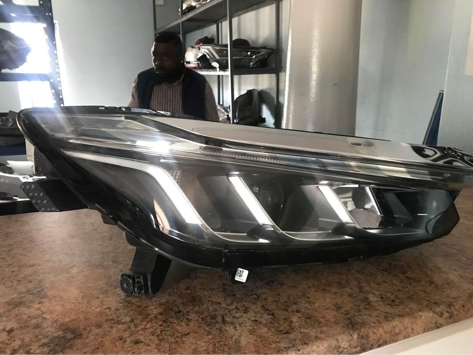 2022 Honda headlight right side - Private Seller