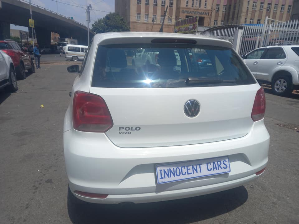 2022 VW POLO VIVO 1.4 PETROL HATCHBACK, MANUAL TRANSMISSION, WHITE COLOUR, MILEAGE 66000KM