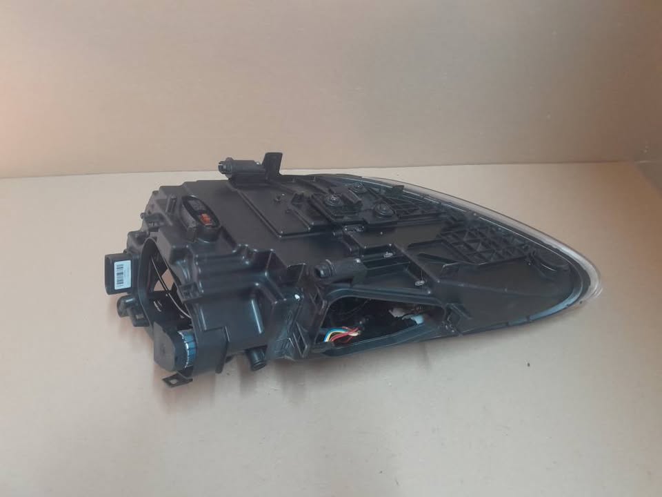 2013-2017 PORSCHE CAYANNE 958 GTS RIGHT SIDE HEADLIGHT FOR SALE