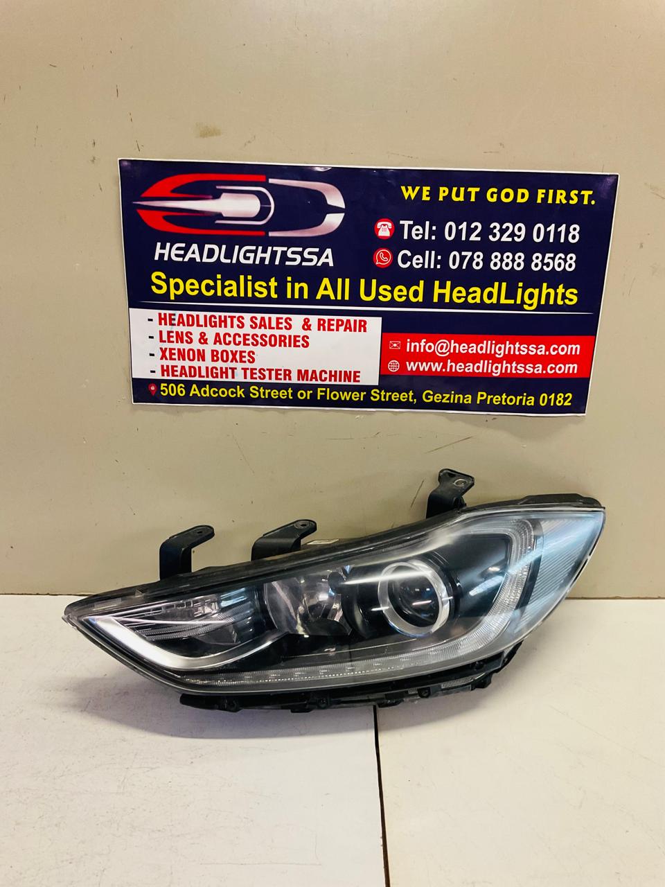 Hyundai Elantra left side halogen headlight (2017-) - Private Seller Hyundai Elantra left side halogen headlight (2017-) - Private Seller